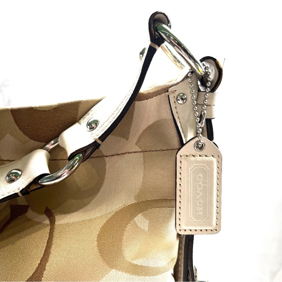 Coach signature beige tan Carly Bucket Purse optic white trim - Picture 8 of 15